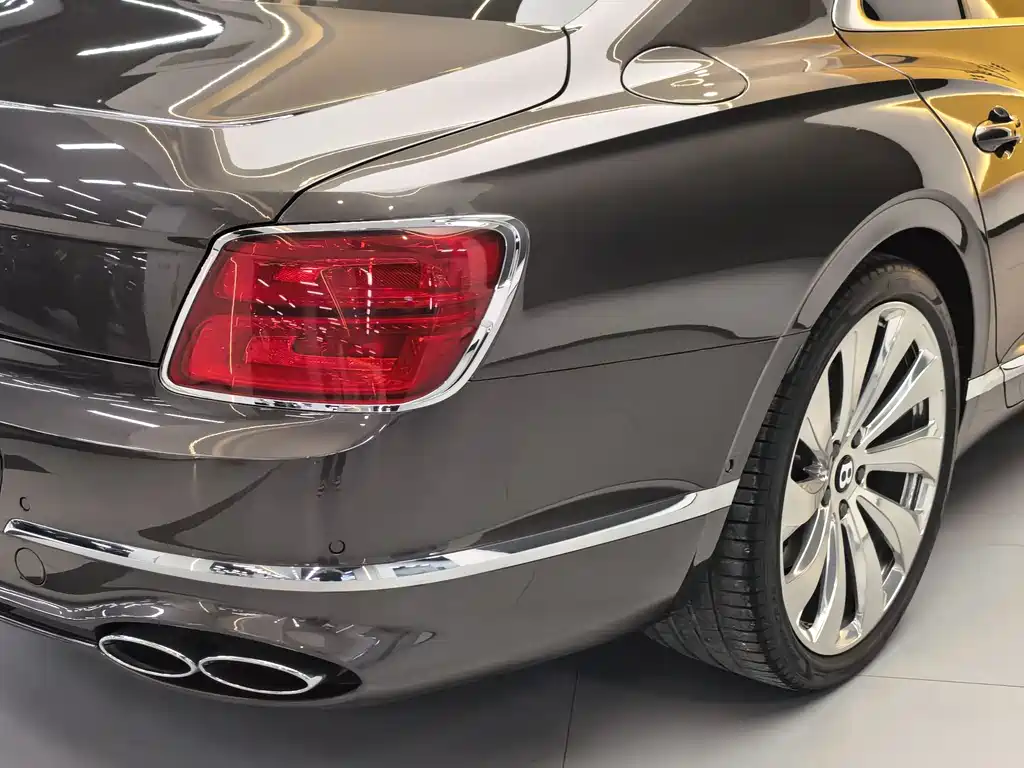 Bentley Flying Spur — фото 8