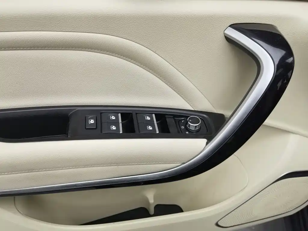 Bestune T77 — фото 9