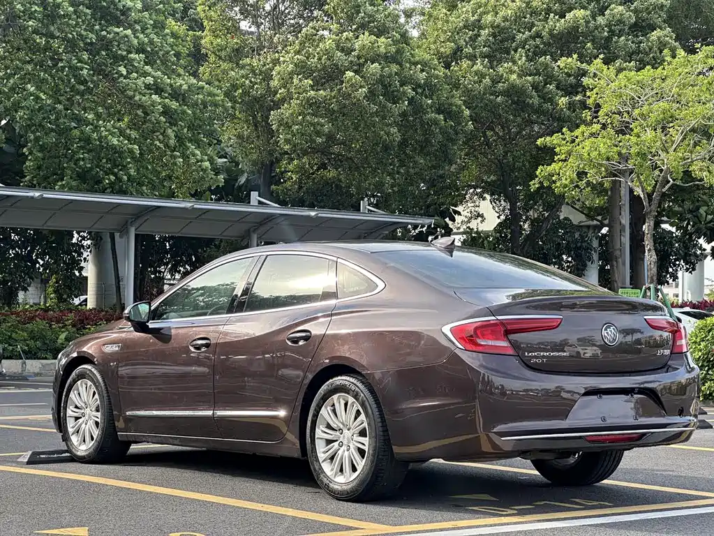 Buick LaCrosse — фото 6