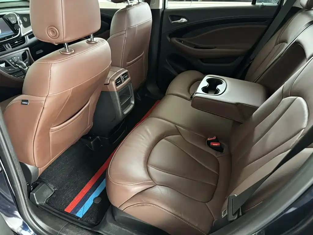 Buick Envision Plus — фото 15