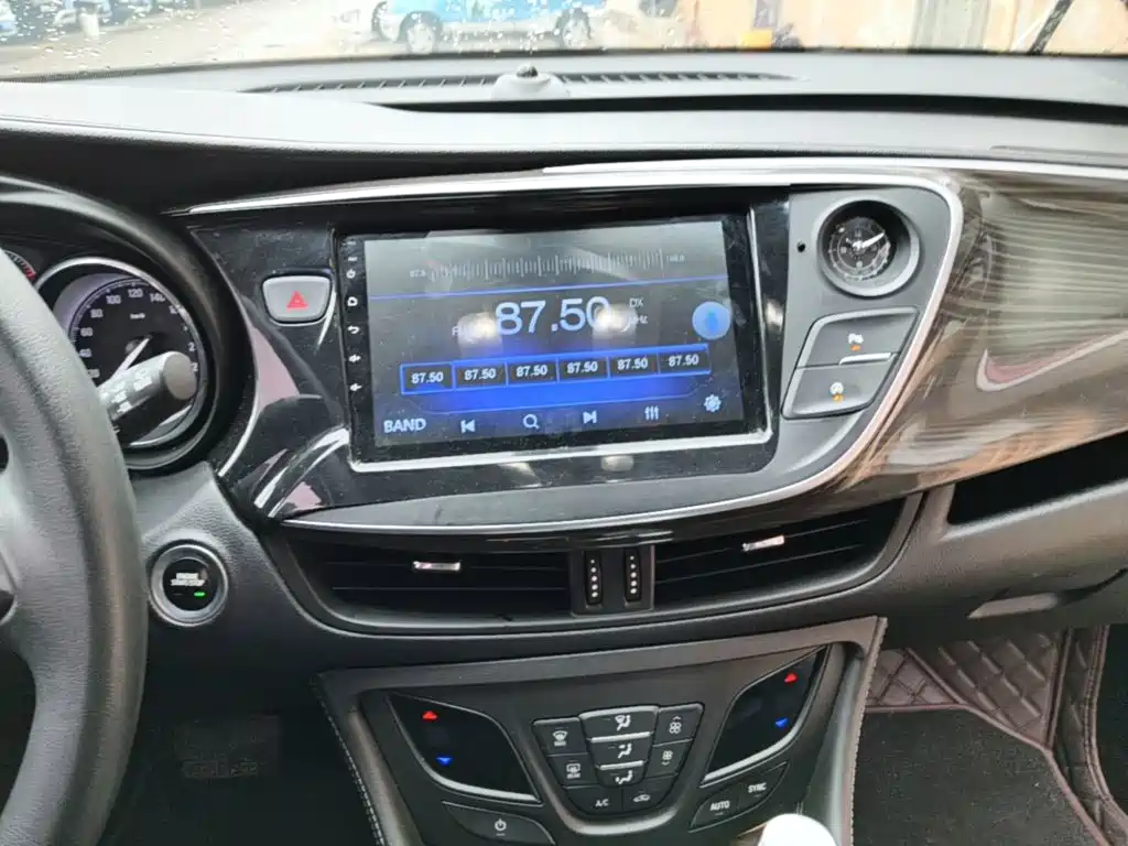 Buick Envision Plus — фото 13