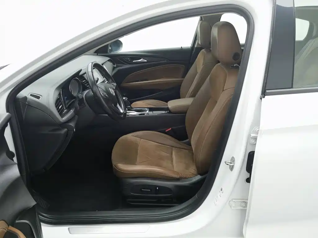 Buick Regal — фото 10