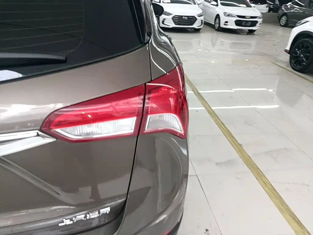 Buick Envision Plus — фото 8