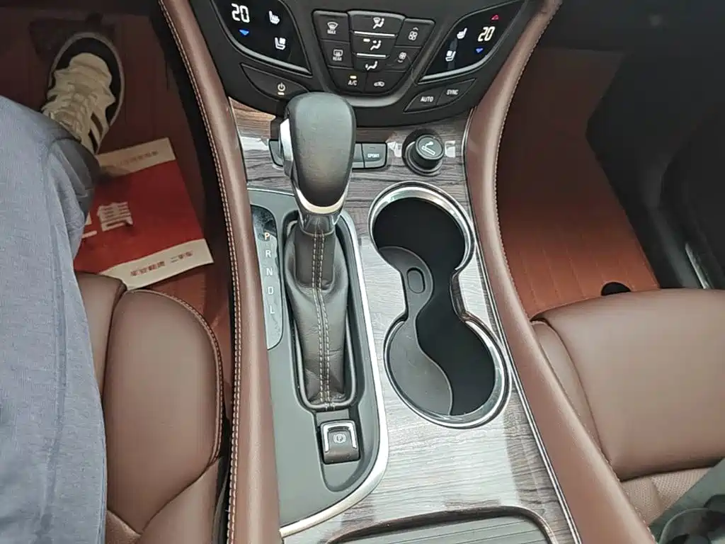 Buick Envision Plus — фото 14