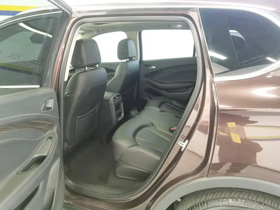 Buick Envision Plus — фото 11