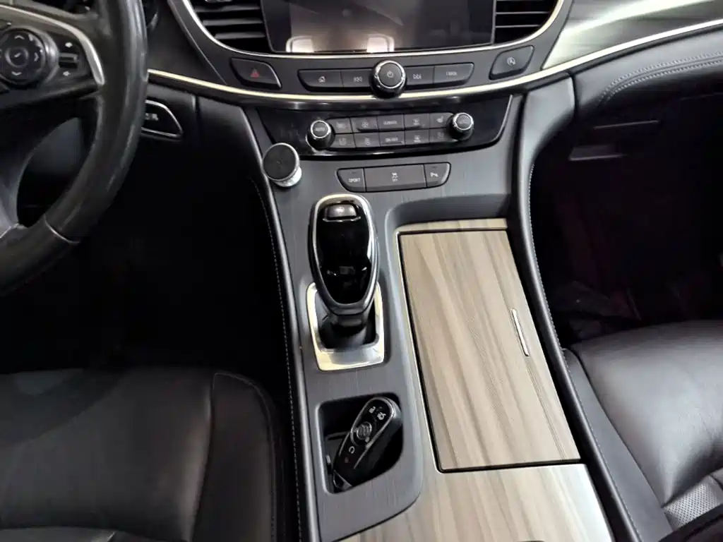 Buick LaCrosse — фото 14
