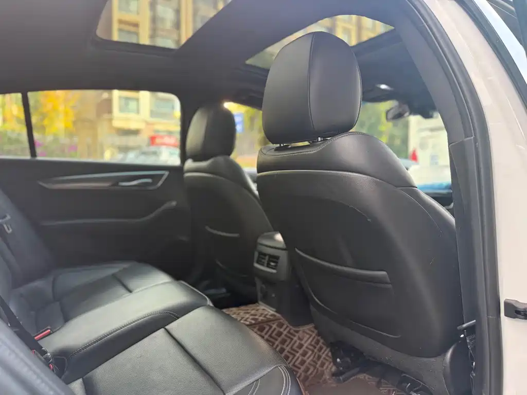 Cadillac CT5 — фото 10