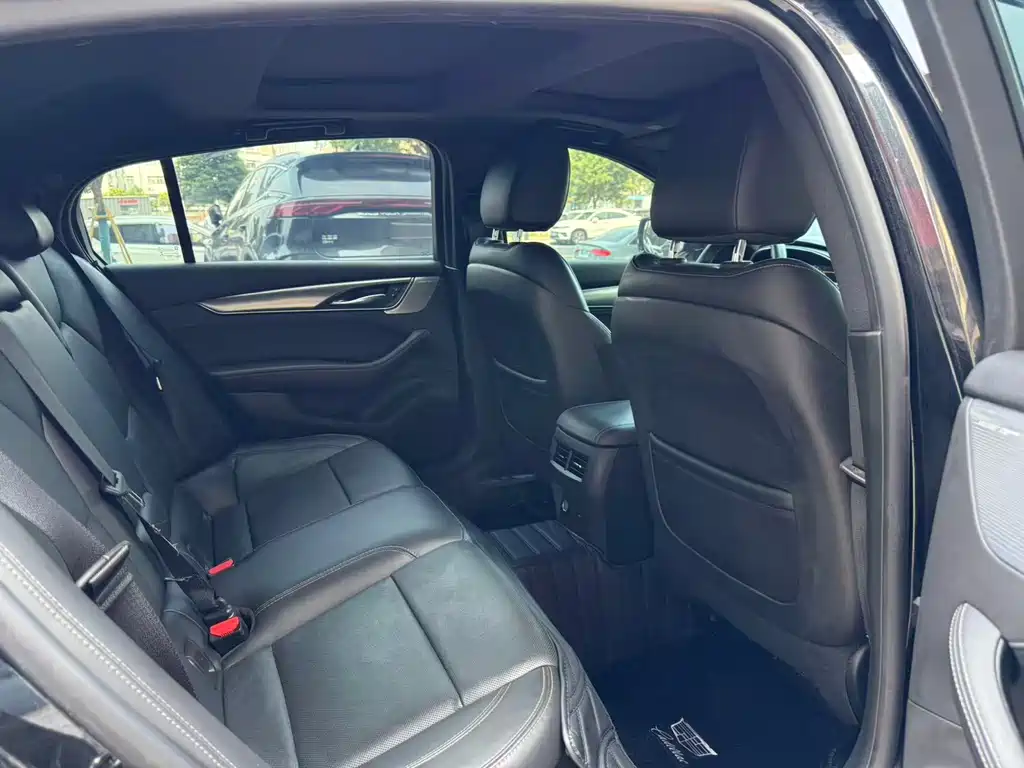 Cadillac CT5 — фото 8