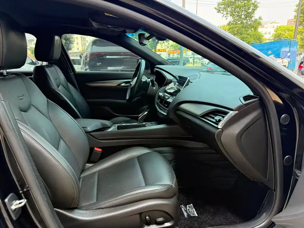 Cadillac CT5 — фото 9