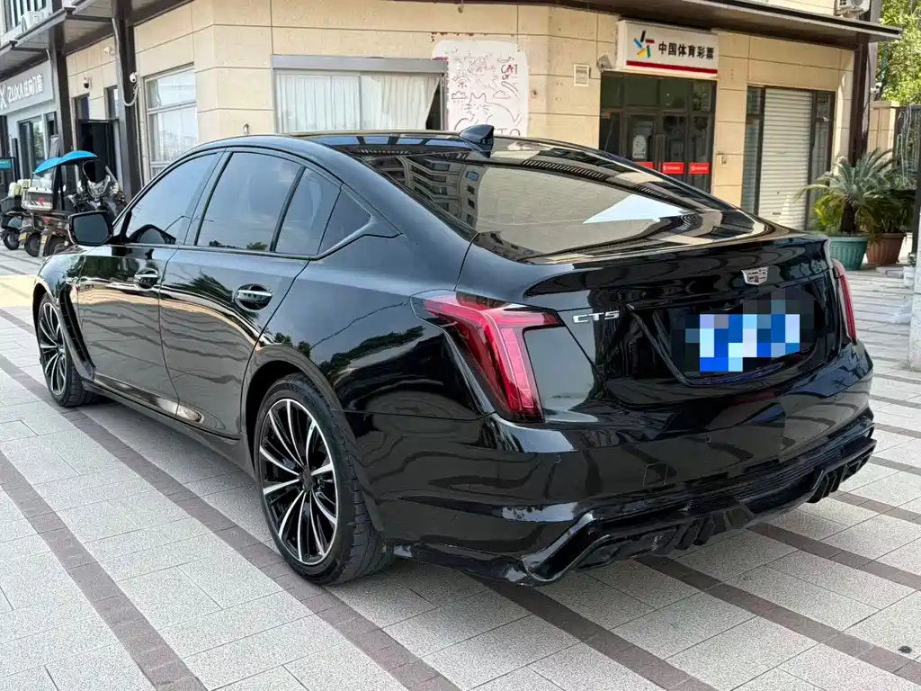 Cadillac CT5 — фото 10