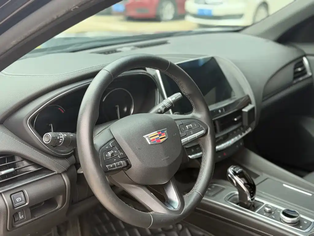 Cadillac CT5 — фото 6