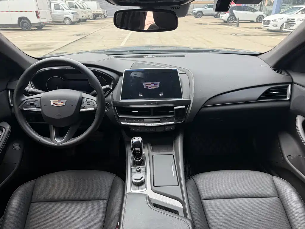 Cadillac CT5 — фото 9