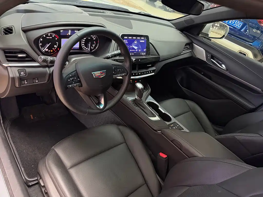 Cadillac CT4 — фото 7