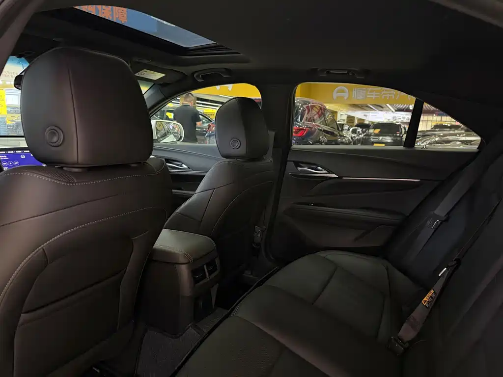 Cadillac CT4 — фото 8