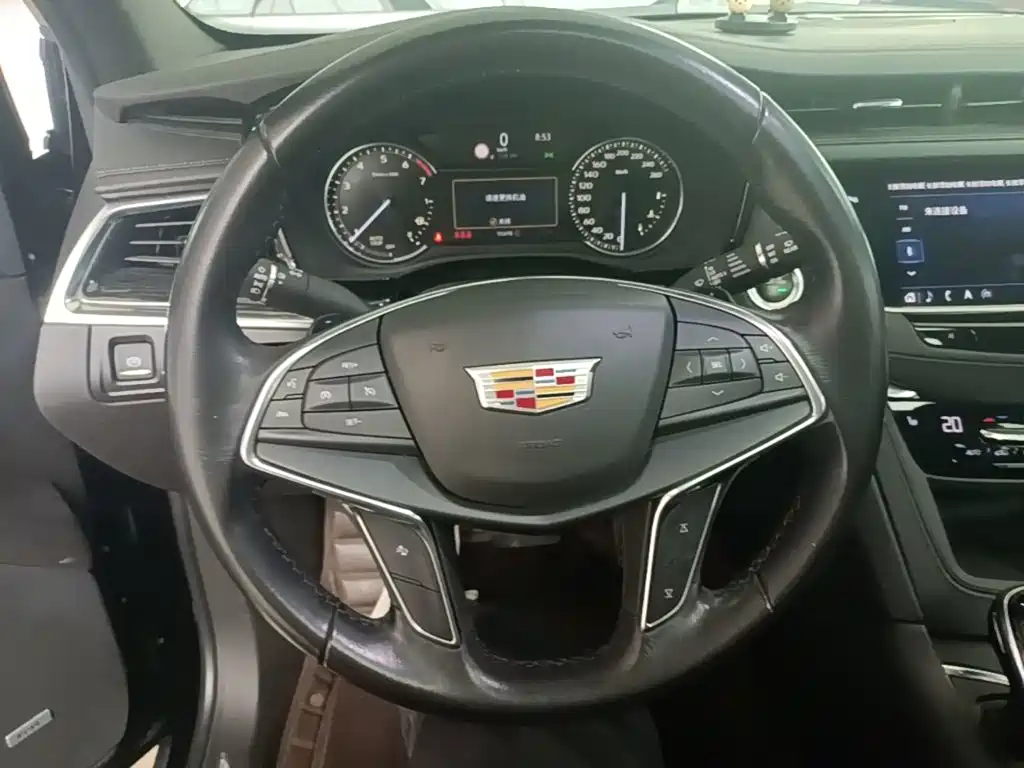Cadillac XT5 — фото 11
