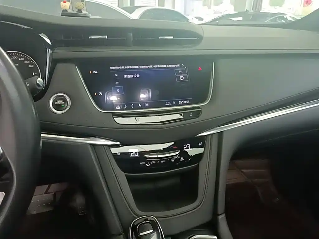 Cadillac XT5 — фото 13