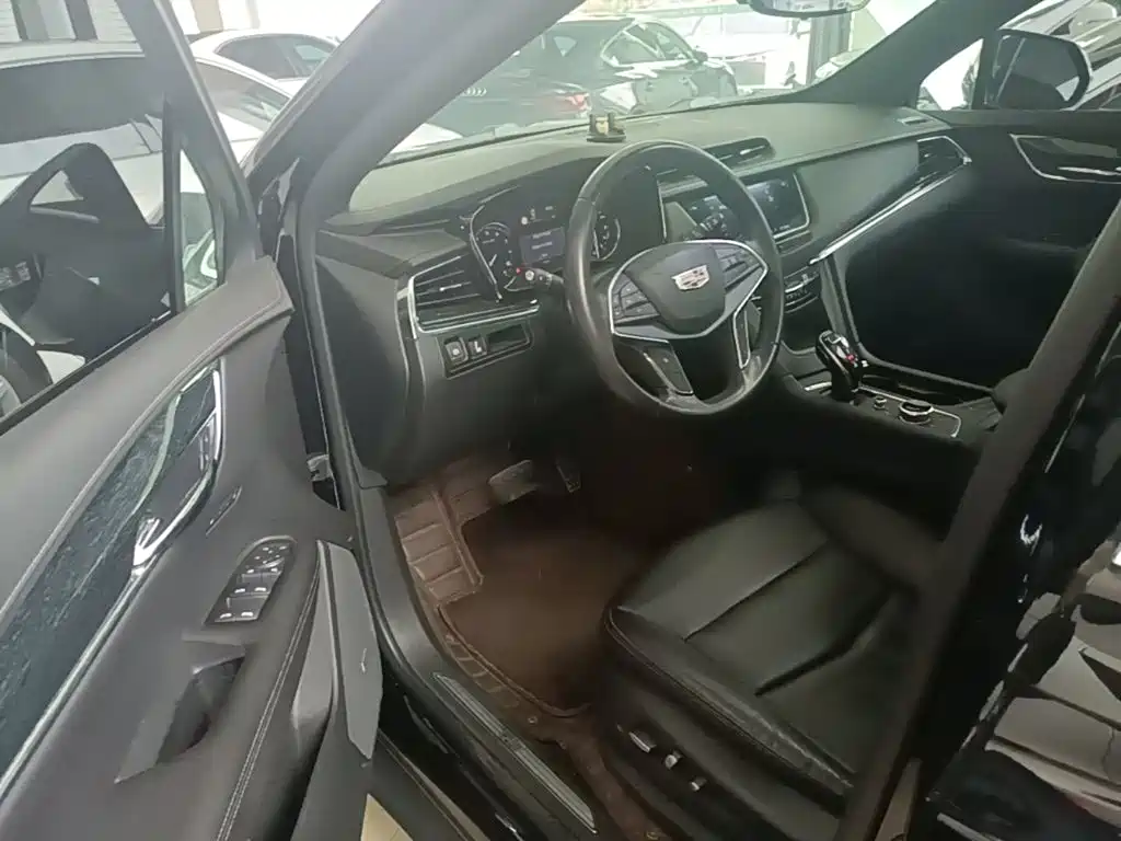 Cadillac XT5 — фото 16
