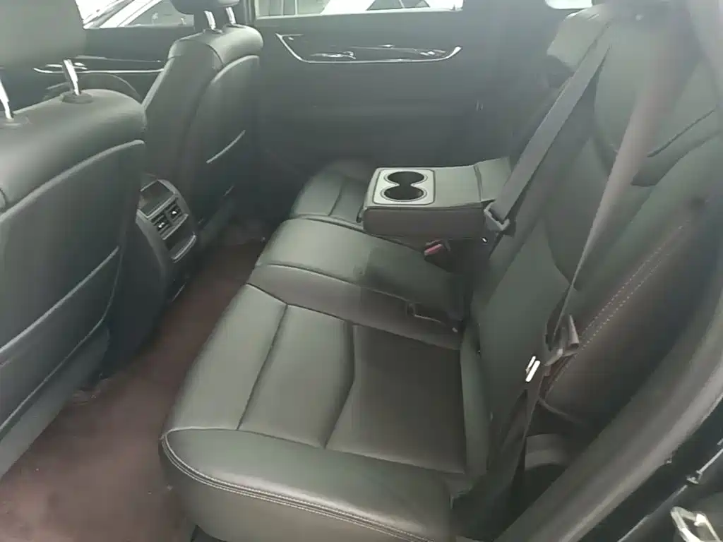 Cadillac XT5 — фото 17