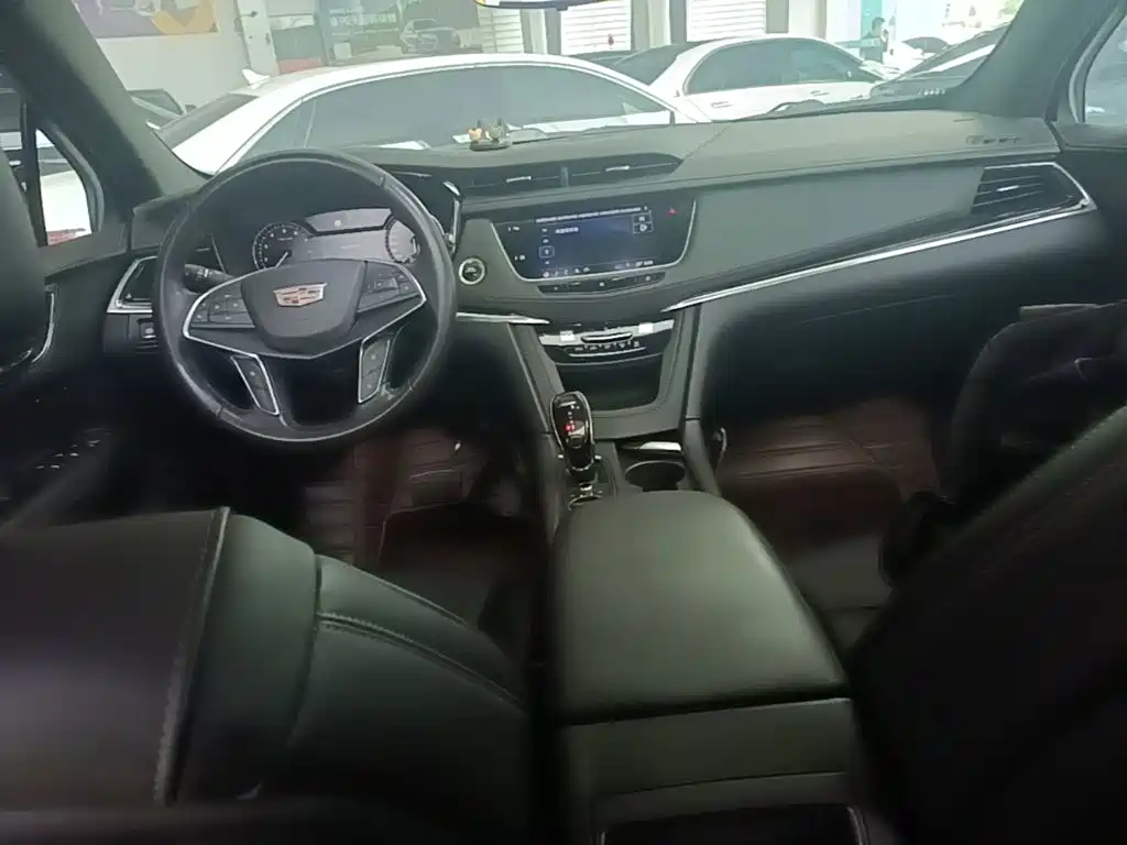 Cadillac XT5 — фото 10