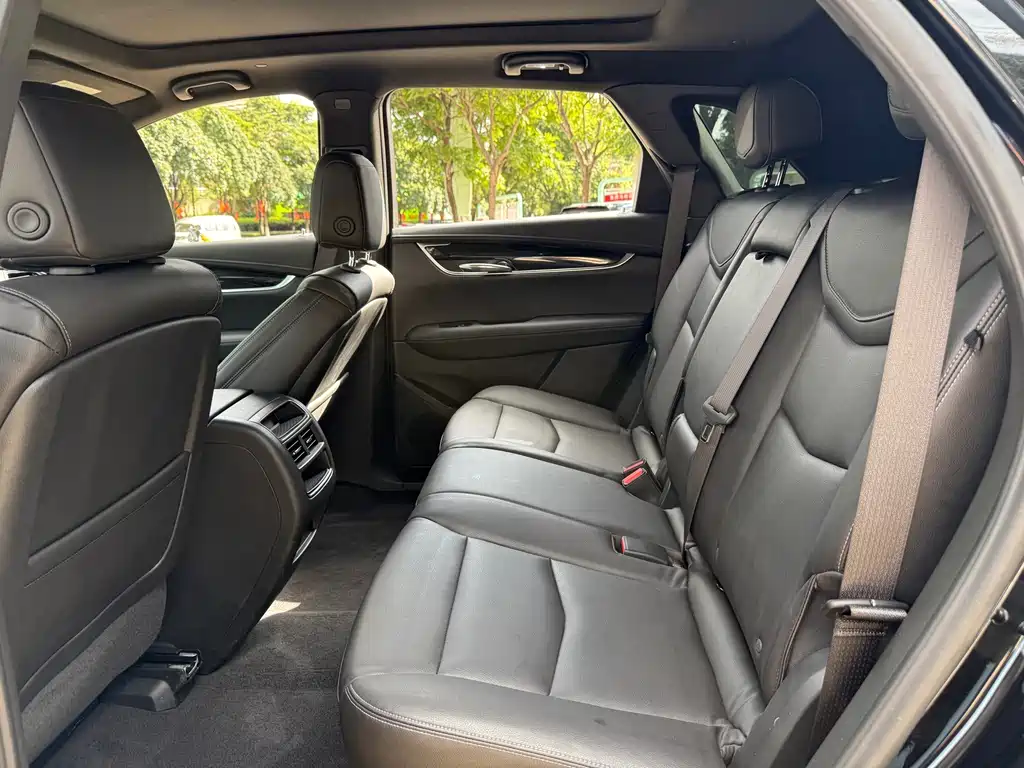 Cadillac XT5 — фото 8