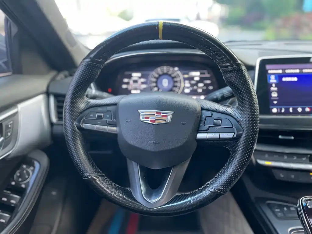 Cadillac CT5 — фото 8