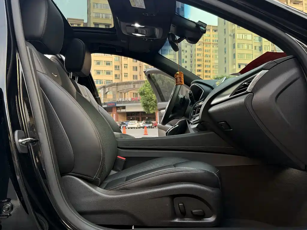 Cadillac CT5 — фото 17