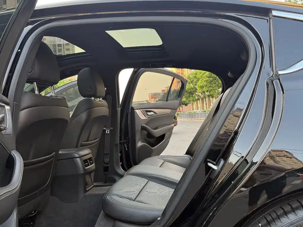 Cadillac CT5 — фото 18