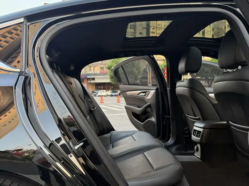Cadillac CT5 — фото 19