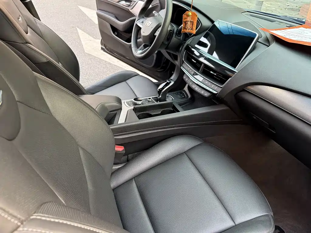 Cadillac CT5 — фото 21