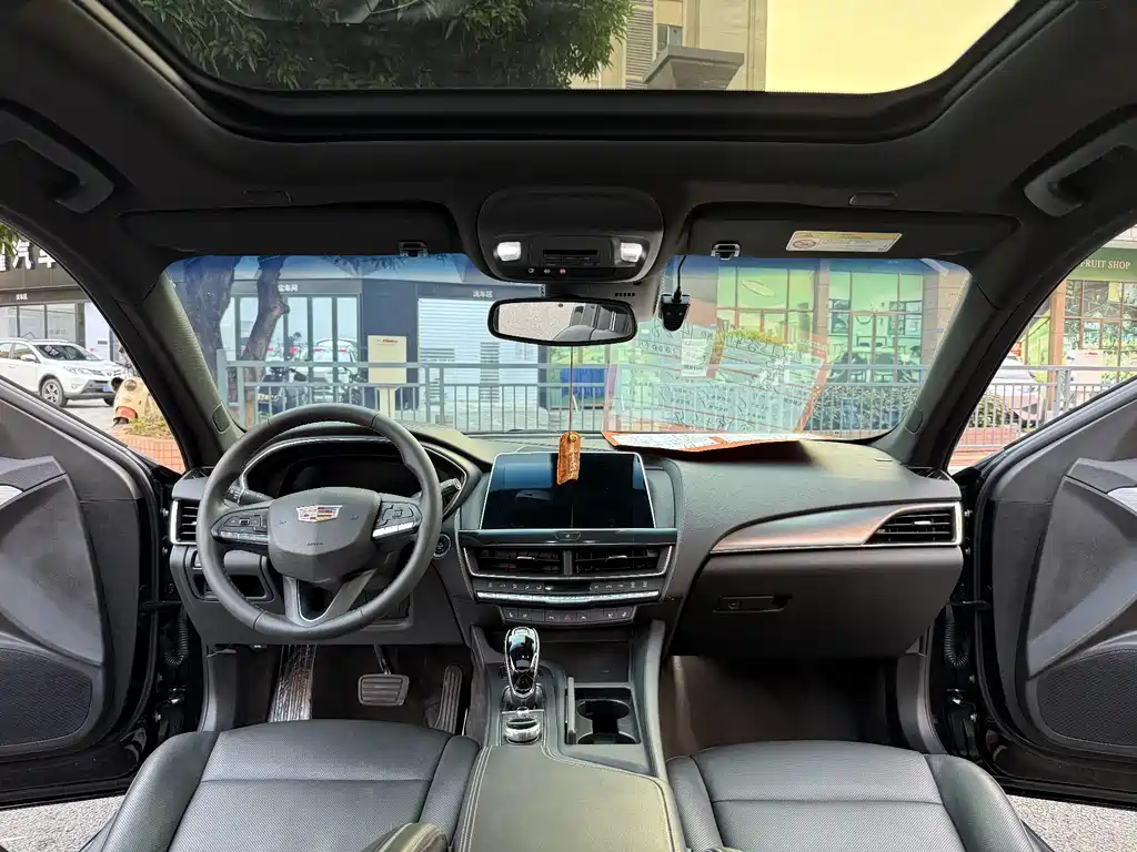 Cadillac CT5 — фото 23