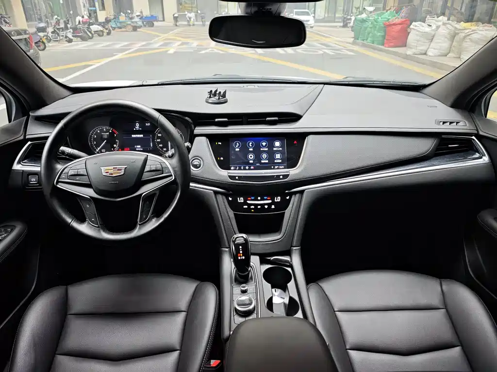 Cadillac XT5 — фото 6