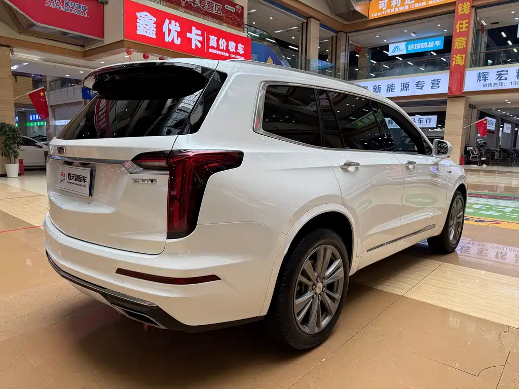 Cadillac XT6 — фото 8