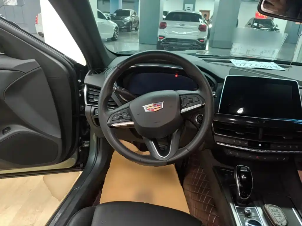 Cadillac CT5 — фото 11