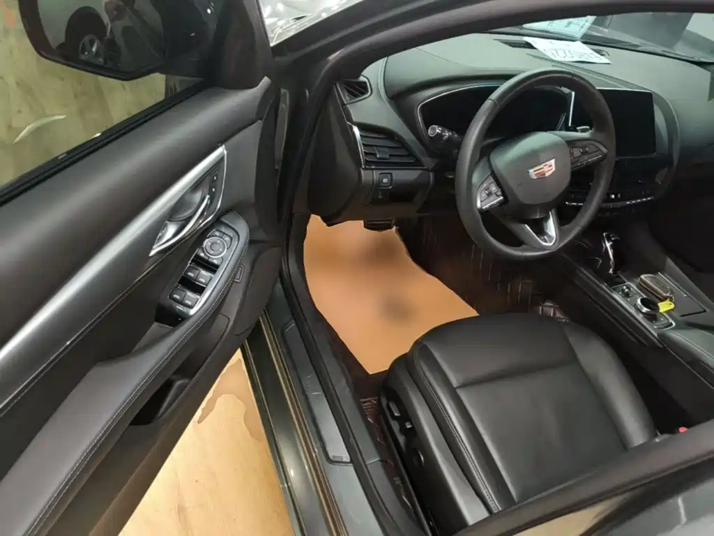 Cadillac CT5 — фото 16