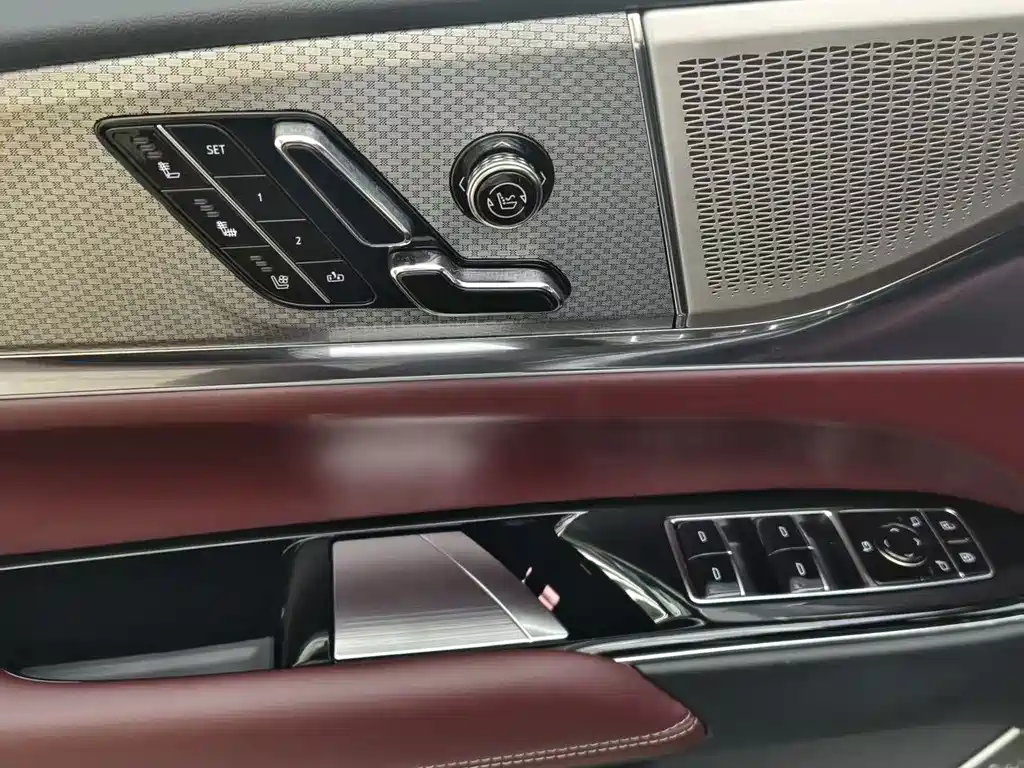 Cadillac XT5 — фото 7