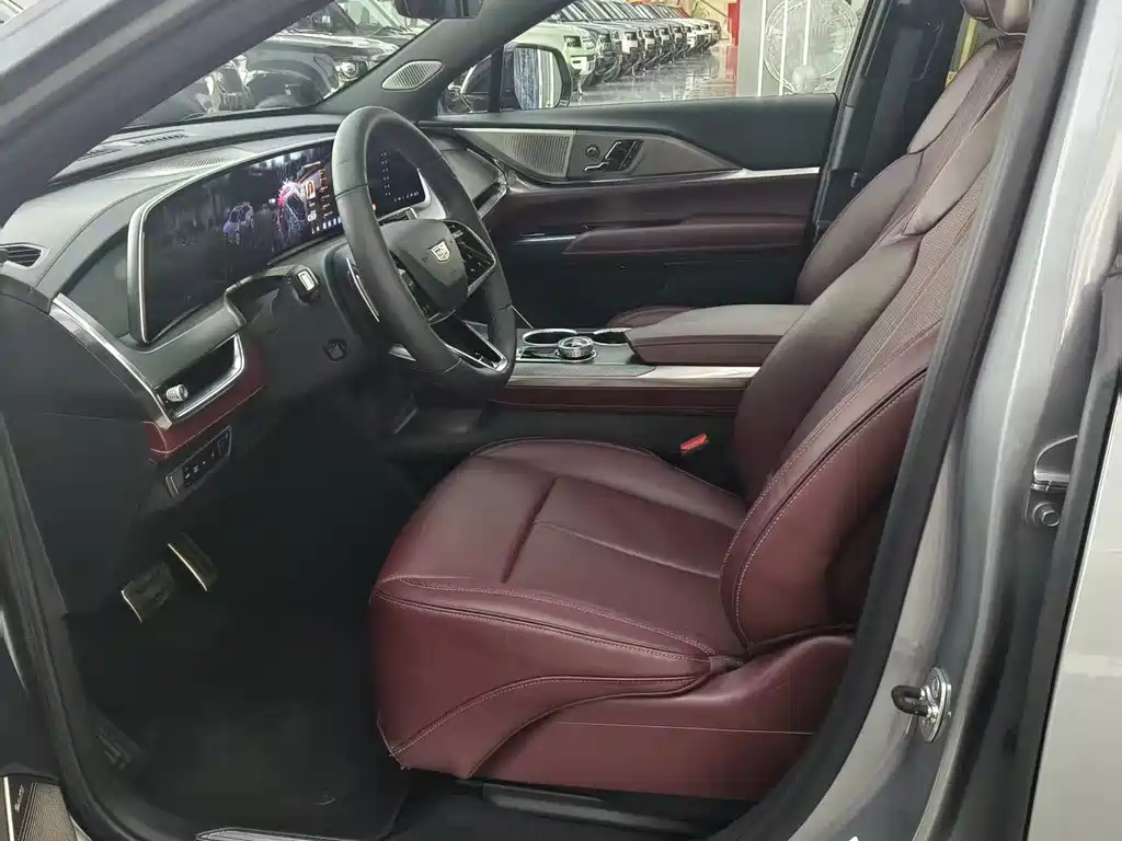 Cadillac XT5 — фото 8