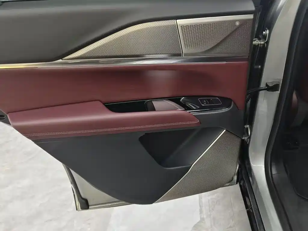 Cadillac XT5 — фото 9
