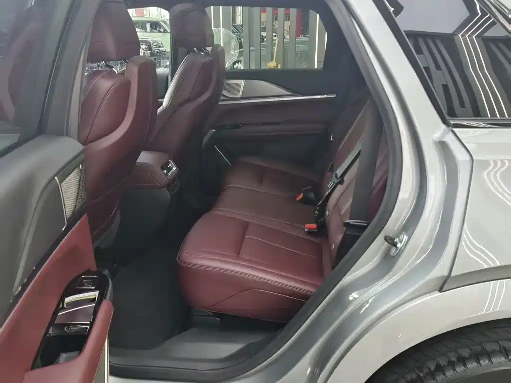 Cadillac XT5 — фото 10