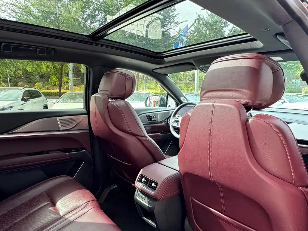 Cadillac XT5 — фото 17