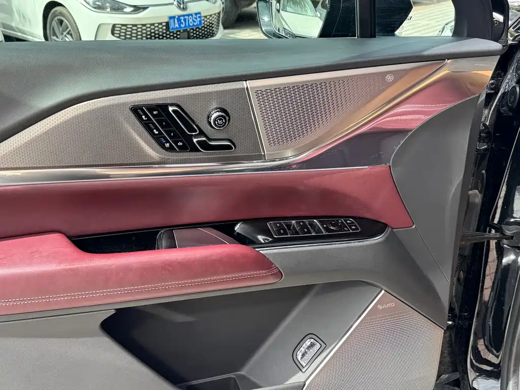 Cadillac XT5 — фото 6