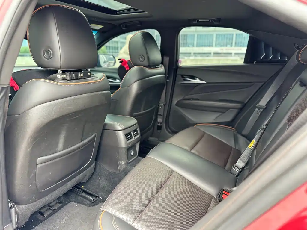 Cadillac CT4 — фото 8