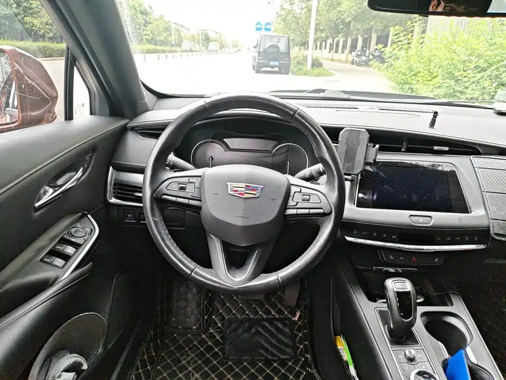 Cadillac XT4 — фото 6