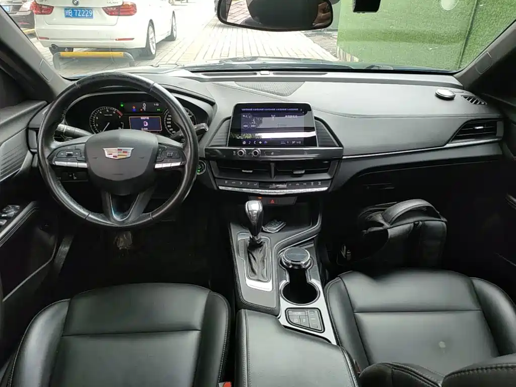 Cadillac CT4 — фото 10