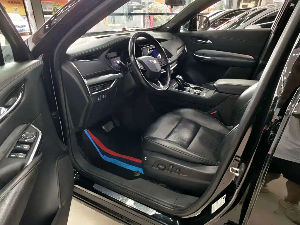 Cadillac XT4 — фото 4
