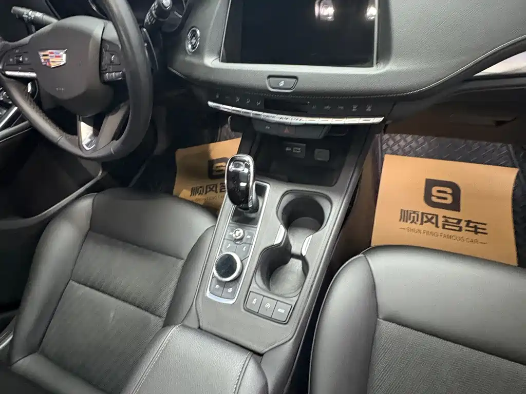Cadillac XT4 — фото 7