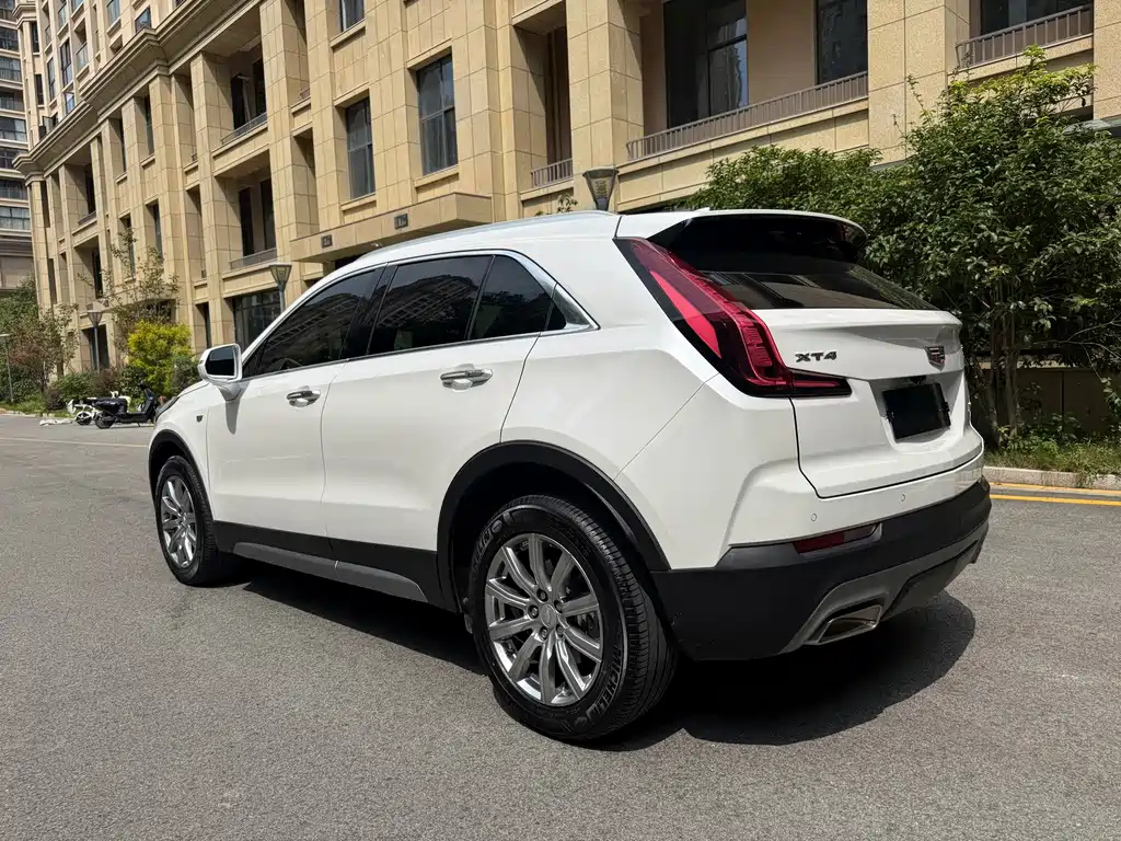 Cadillac XT4 — фото 6