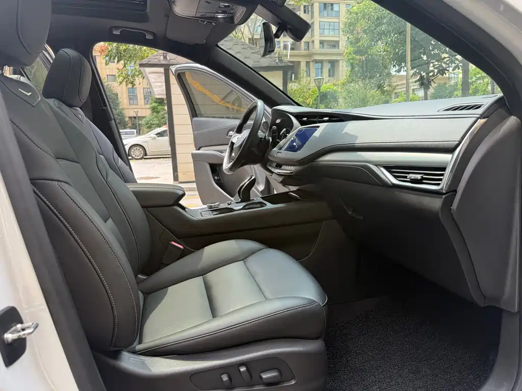 Cadillac XT4 — фото 7