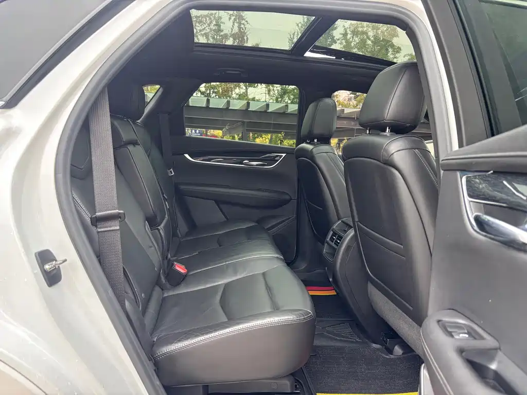 Cadillac XT5 — фото 11