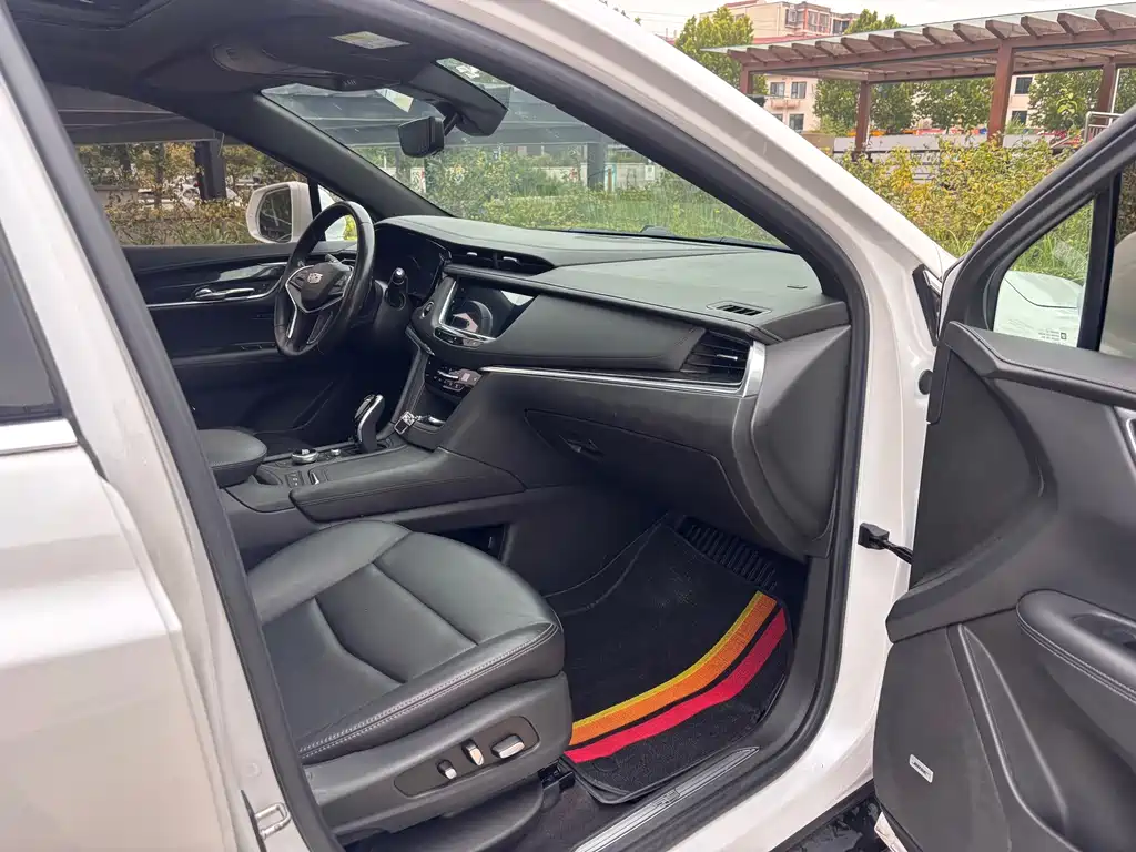 Cadillac XT5 — фото 13