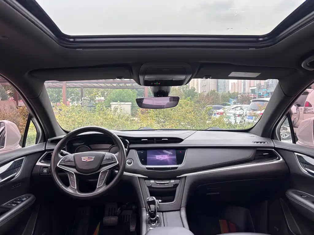 Cadillac XT5 — фото 14